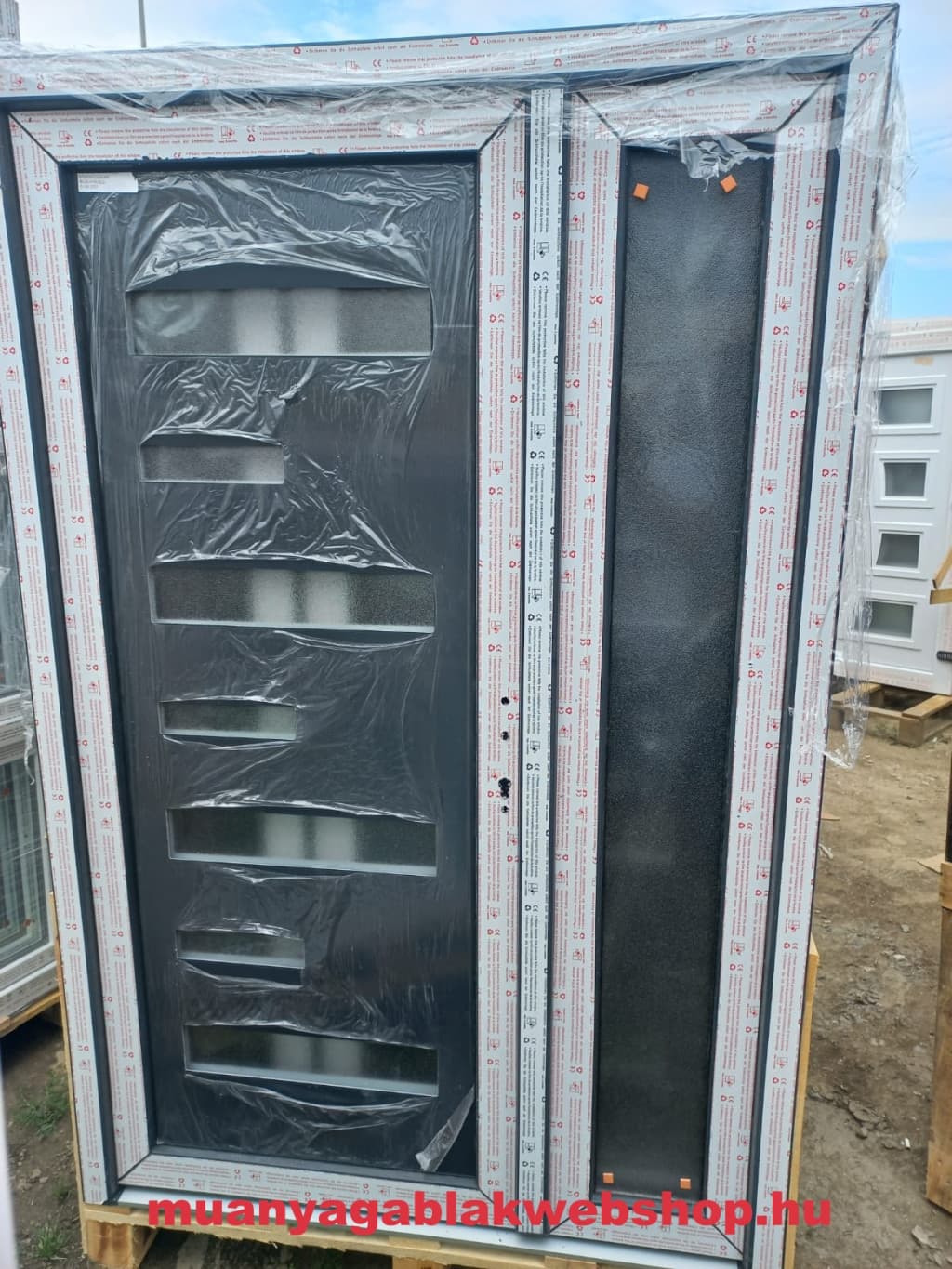 Kétszárnyú Antracit Műanyag bejárati ajtó Flatline24